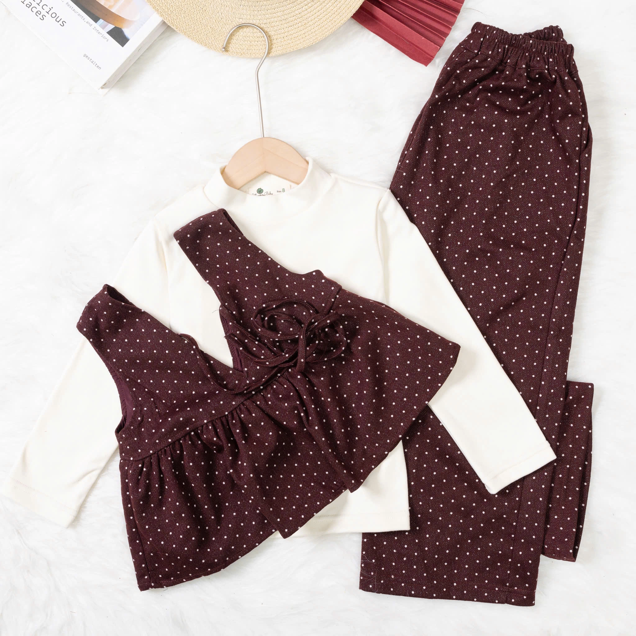 Bộ thời trang bé gái chấm bi